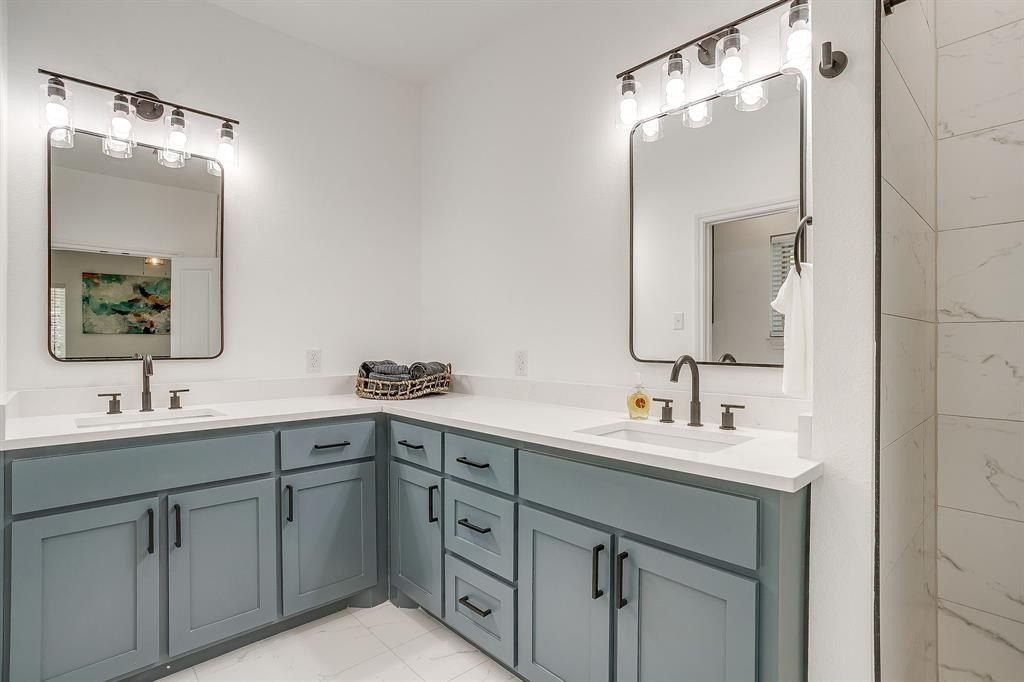 3815 Silver Creek Court. Granbury, TX 76048