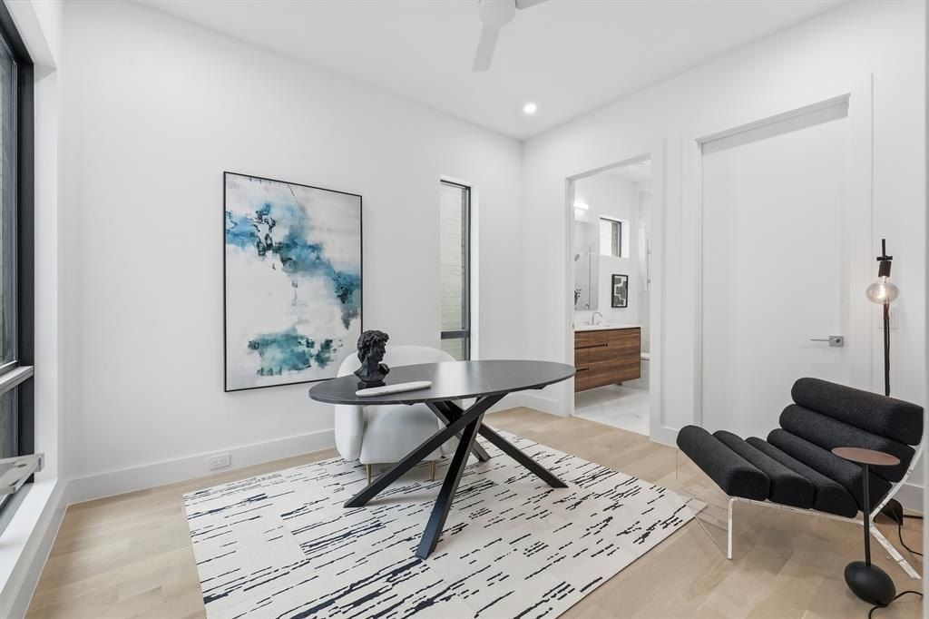 610 N Oak Cliff Boulevard. Dallas, TX 75208