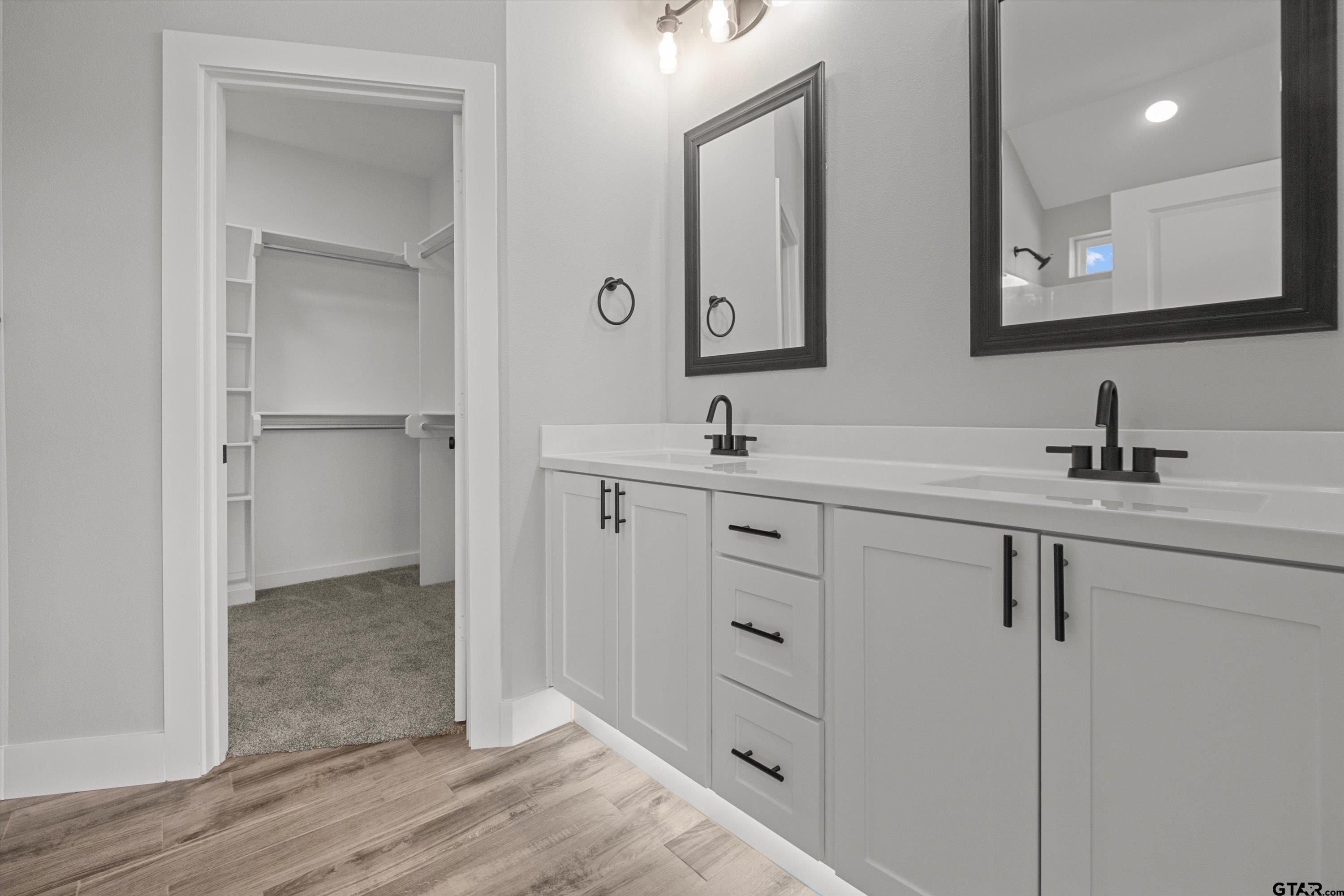 16529 Crossing Circle. Lindale, TX 75771