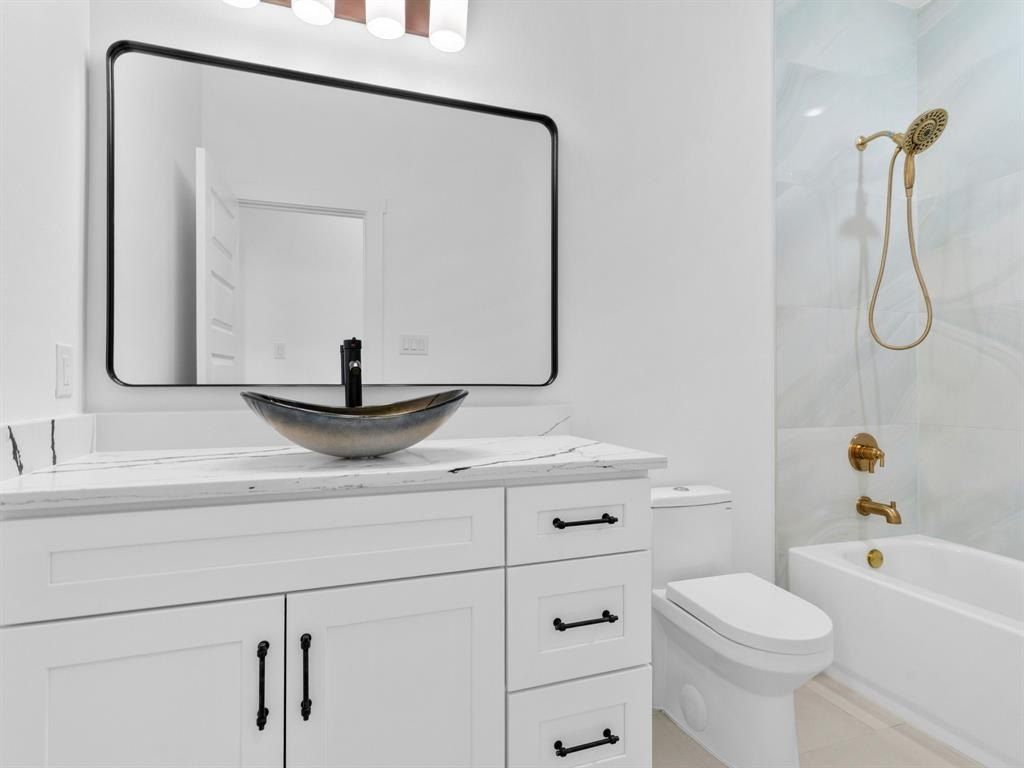 1101 Ajo Court. Granbury, TX 76048