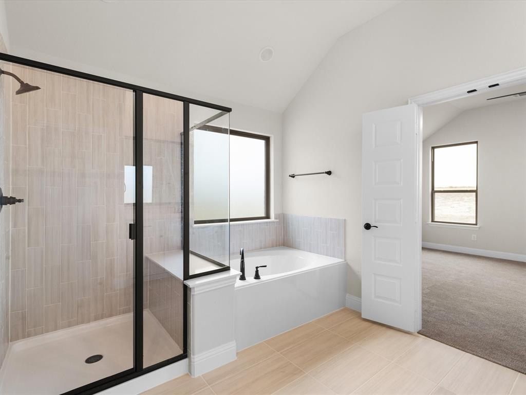 124 Lila Lake Drive. Waxahachie, TX 75165