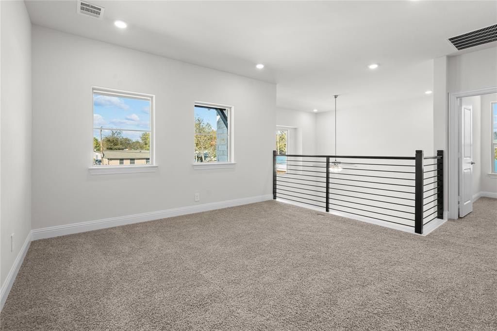 725 Oakridge Trail. Richardson, TX 75080