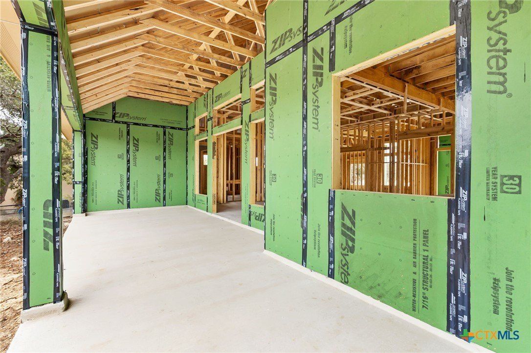 611 Parkview Place. Canyon Lake, TX 78133