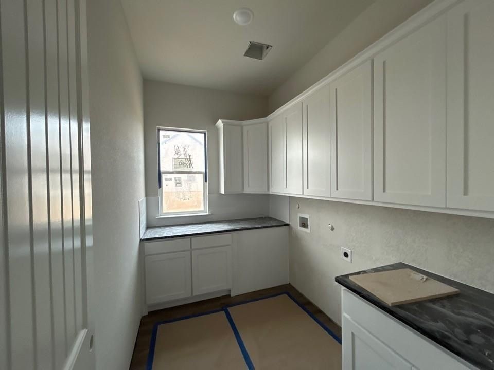 807 Valley Ridge Road. Van Alstyne, TX 75495