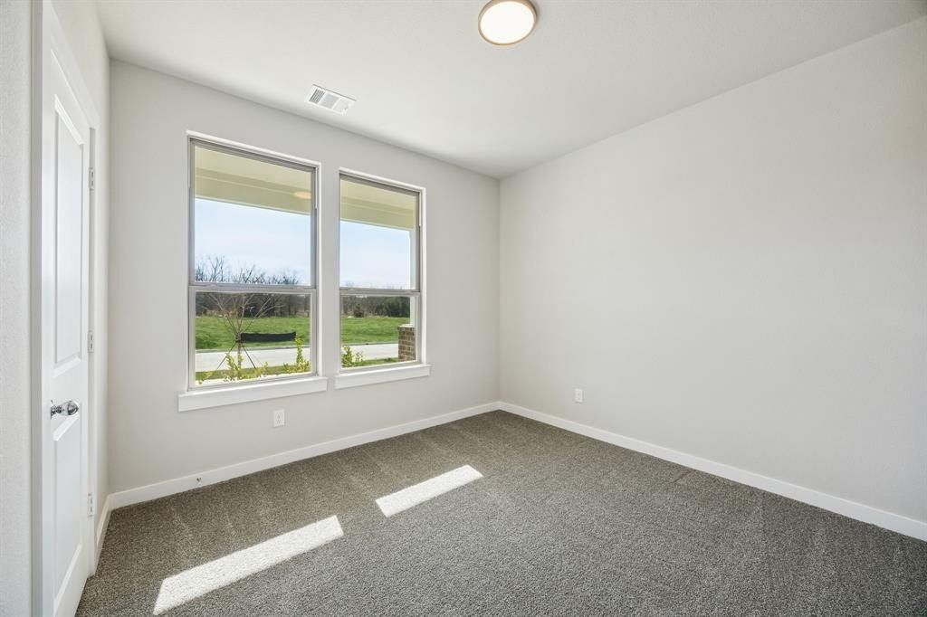 1533 Oakdale Drive. Kaufman, TX 75142