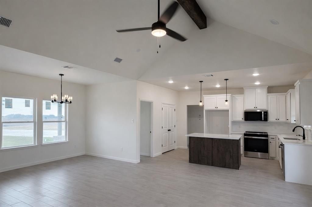 252 Yawney Drive. Lipan, TX 76462