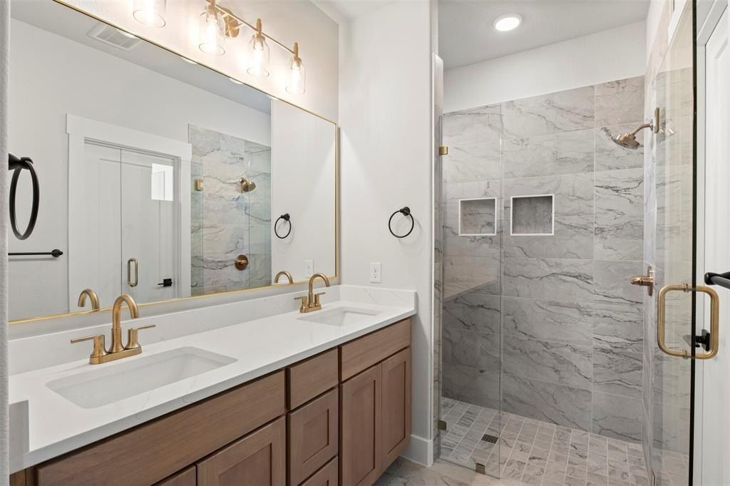 407 Lora Sue Court. Italy, TX 76651