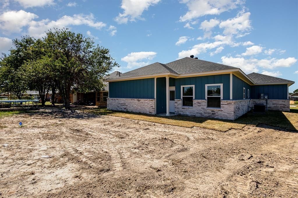 230 Flying Bridge Drive. Gun Barrel City, TX 75156