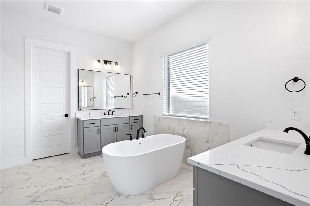 109 Brahman Street. Venus, TX 76084