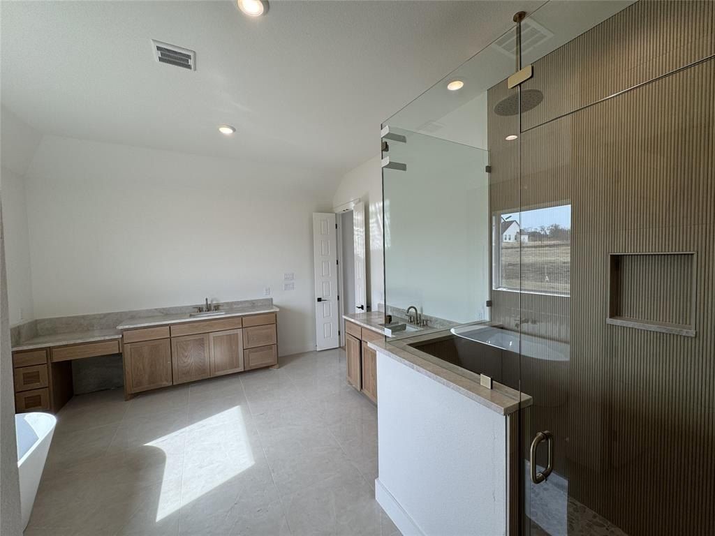 5009 Frost Creek. Aledo, TX 76008