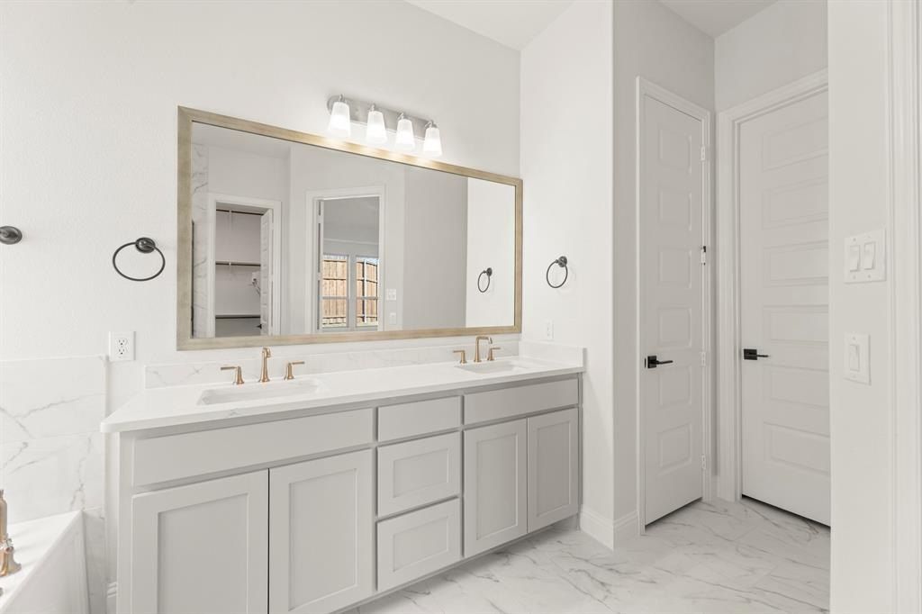 8505 Watersway Drive. Rowlett, TX 75088