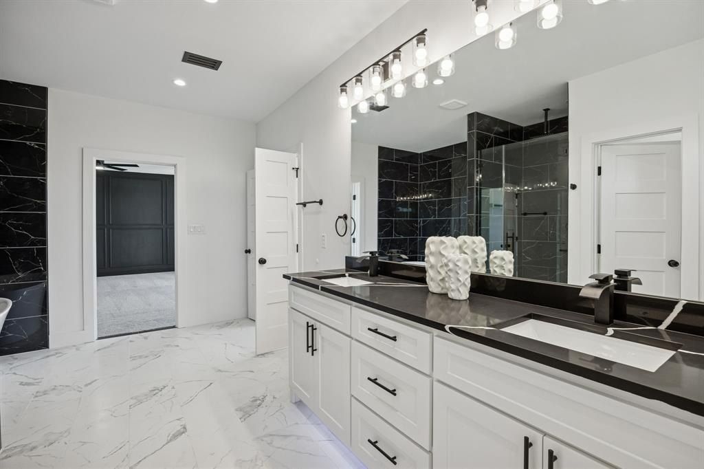 918 N Tatum Avenue. Dallas, TX 75211