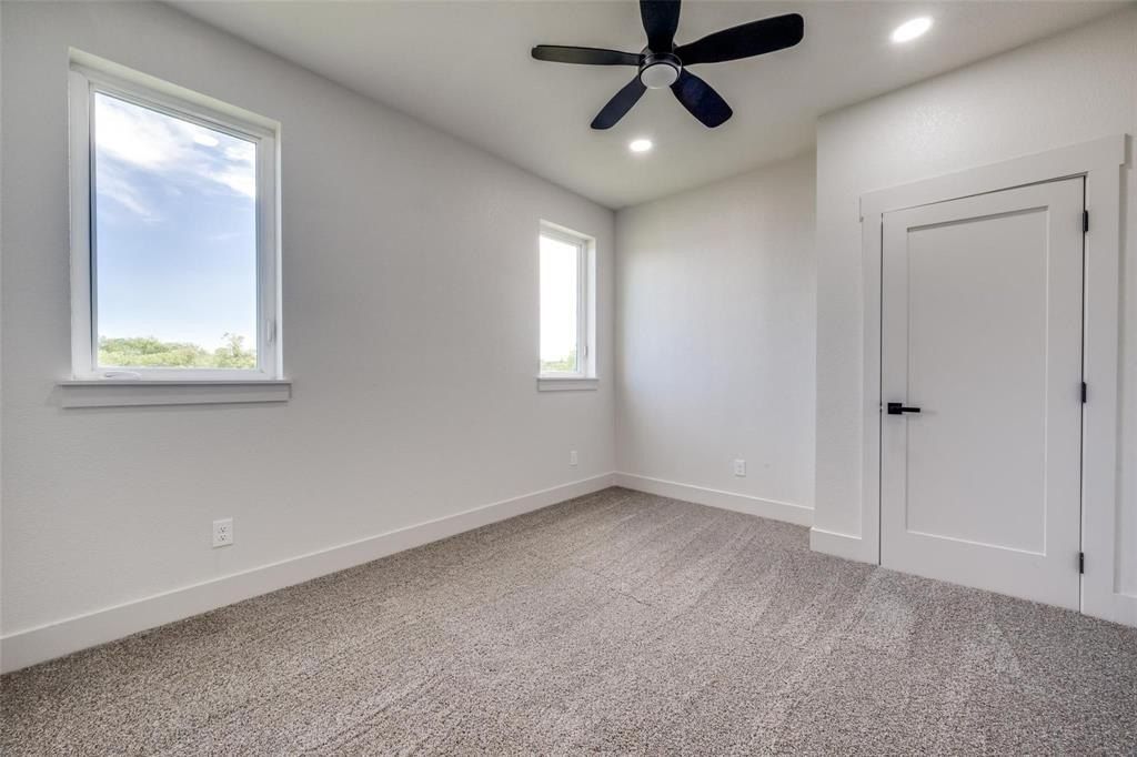 614 Twin Hills Road. Lake Bridgeport, TX 76426