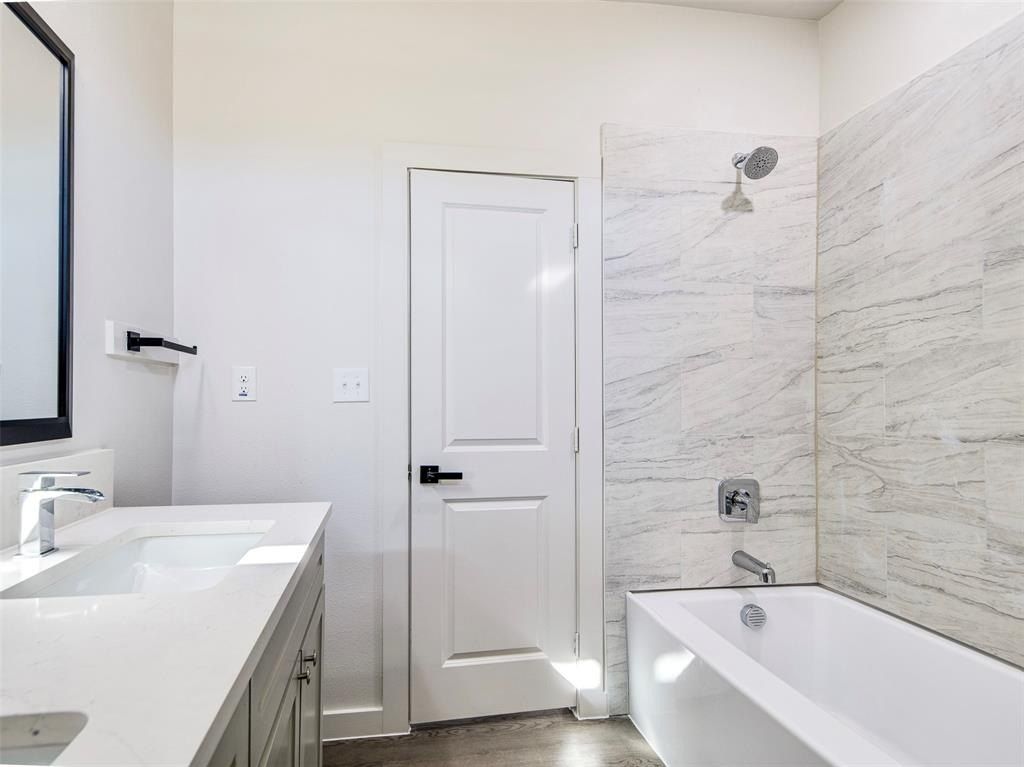 170 Half Moon Way. Runaway Bay, TX 76426