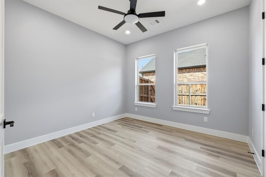 707 Ross Trail. Arlington, TX 76012