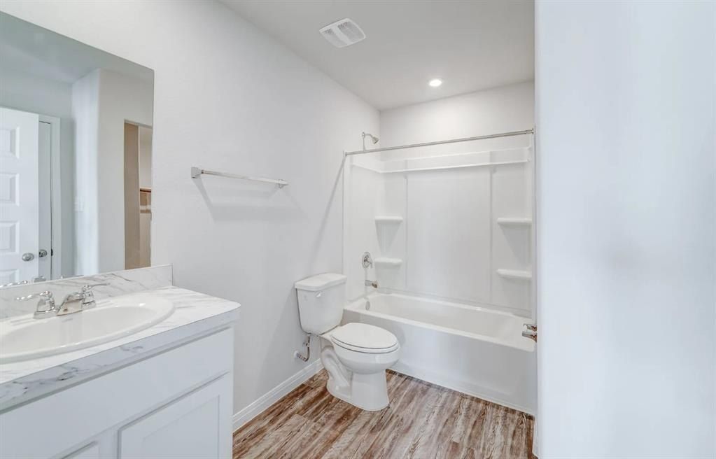 175 Sienna Drive. Alvord, TX 76225