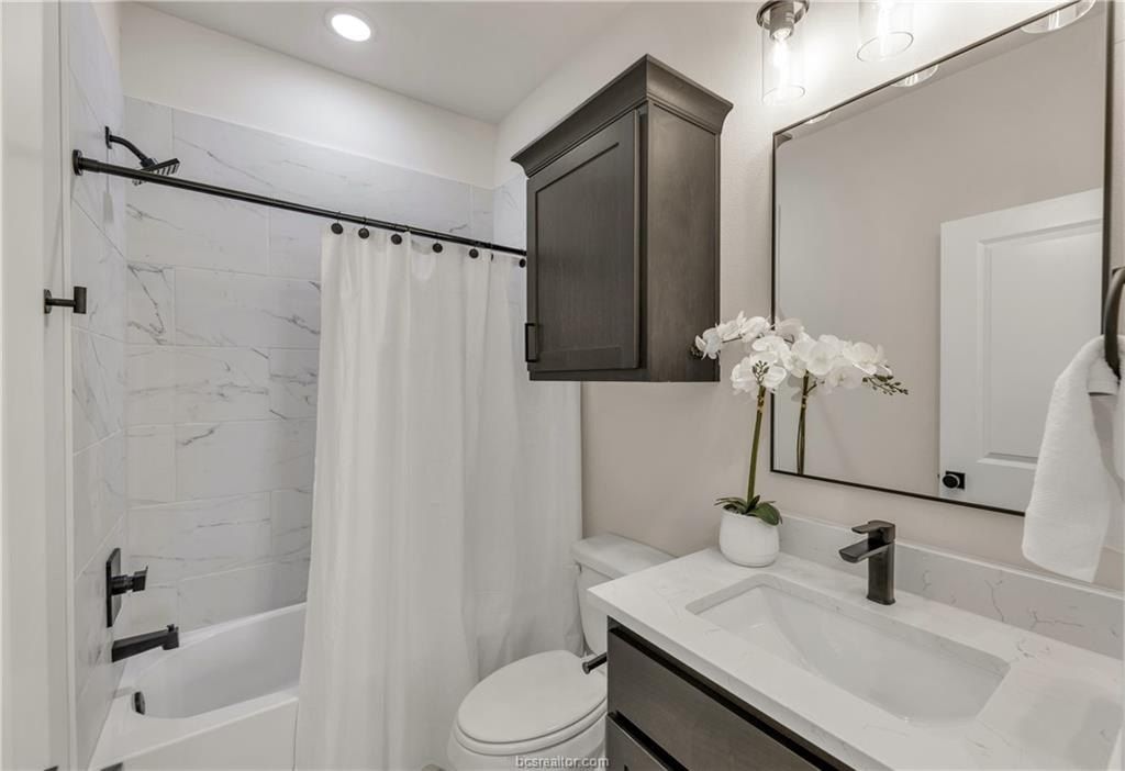 40394059 Gunner Trail. College Station, TX 77845