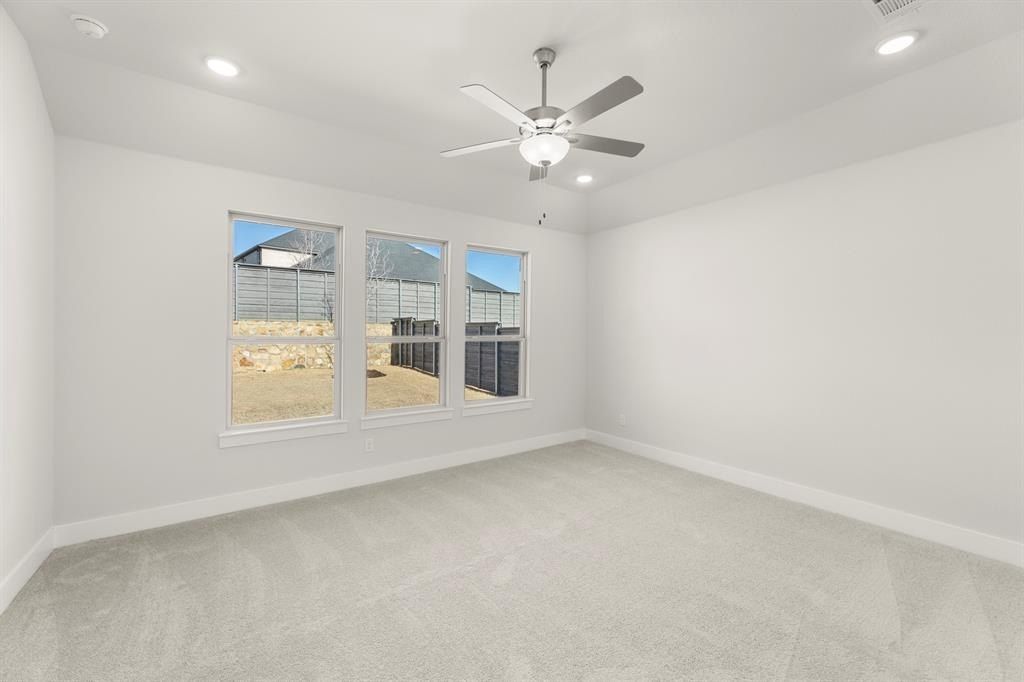 7204 Camilla. Aubrey, TX 76227