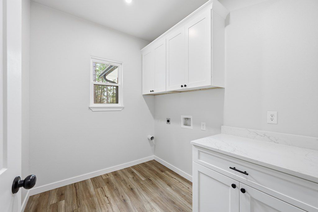 235 Dogwood Road. Brookeland, TX 75931