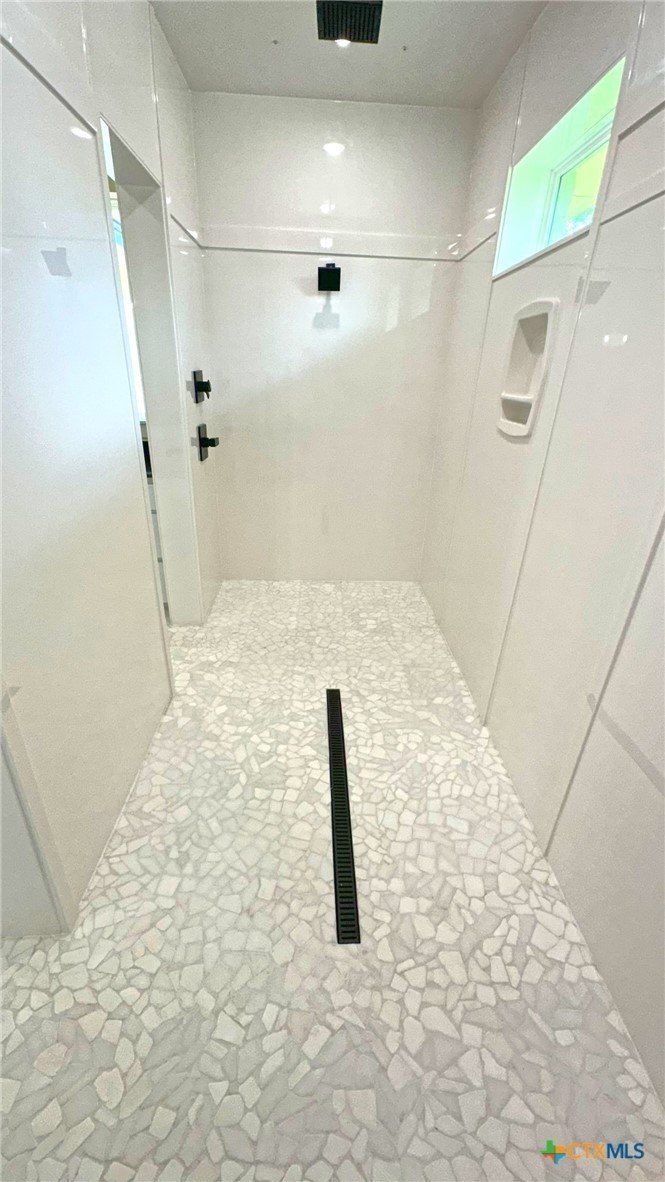 1725 Cottonwood Mesa Drive. Kempner, TX 76539