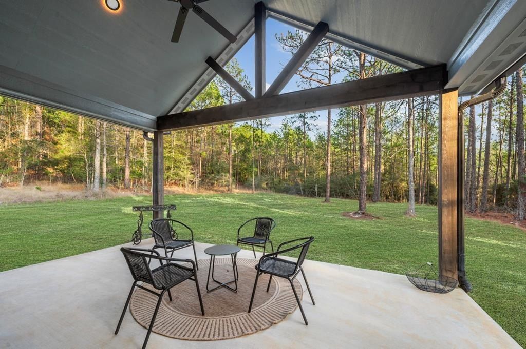 275 Tobacco Road. Brookeland, TX 75931