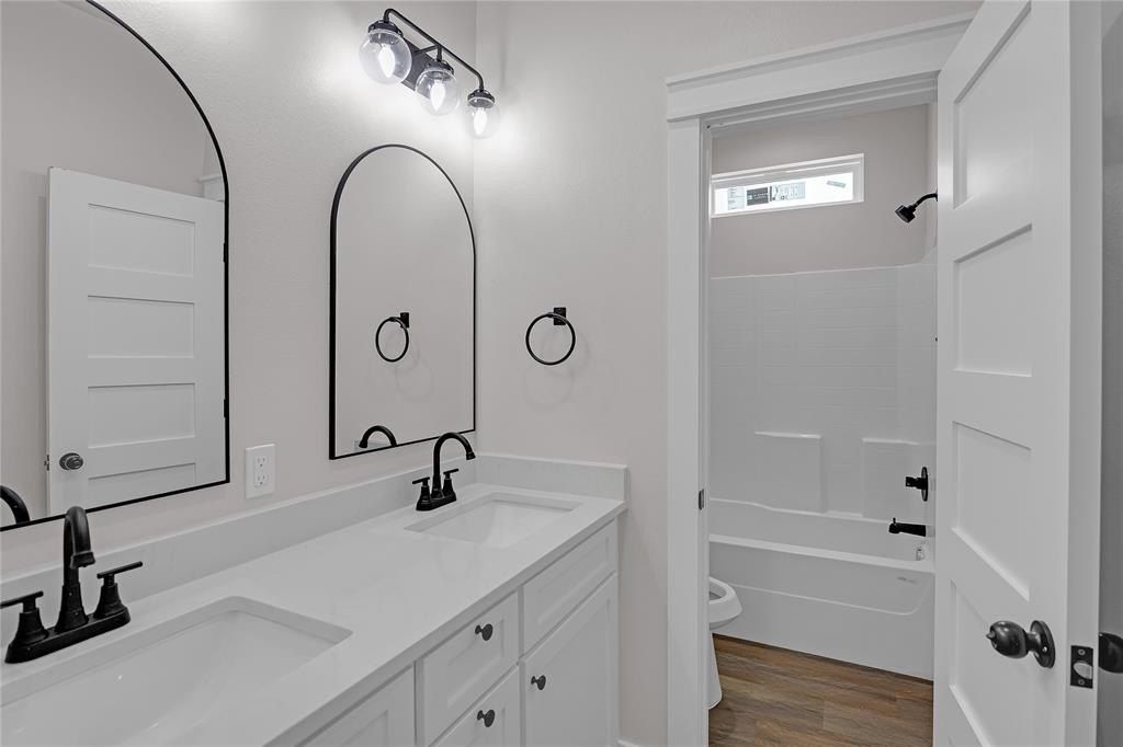 209 Avenida Avenue. Rio Vista, TX 76093