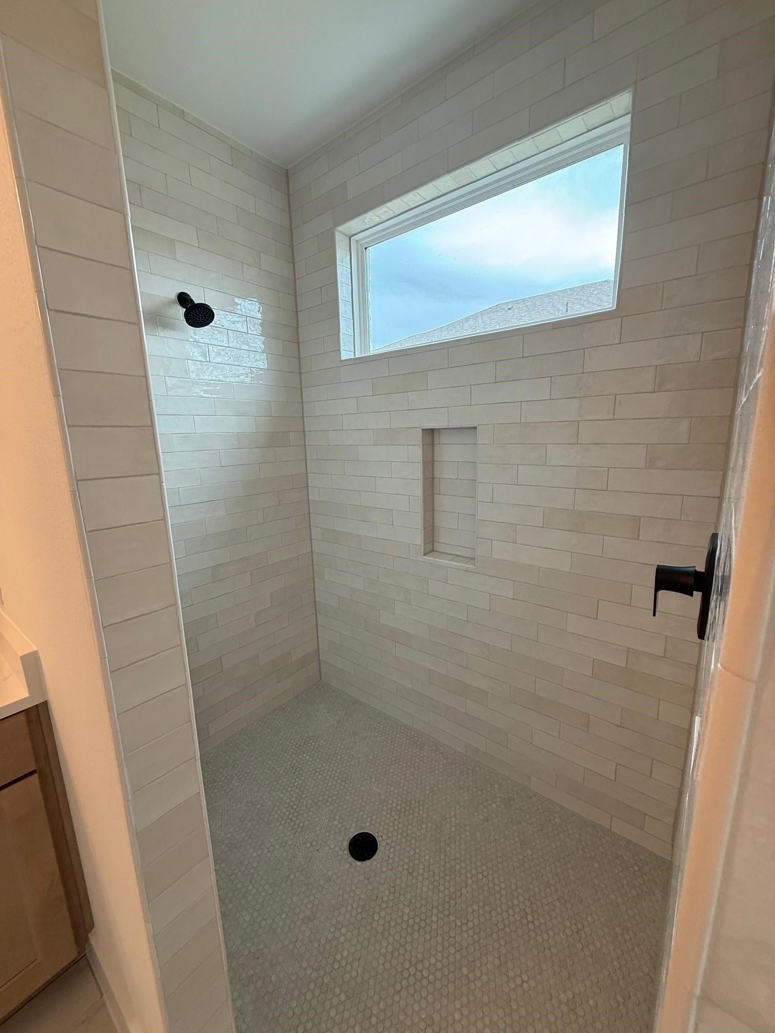 406 Hogans Place. Meadowlakes, TX 78654