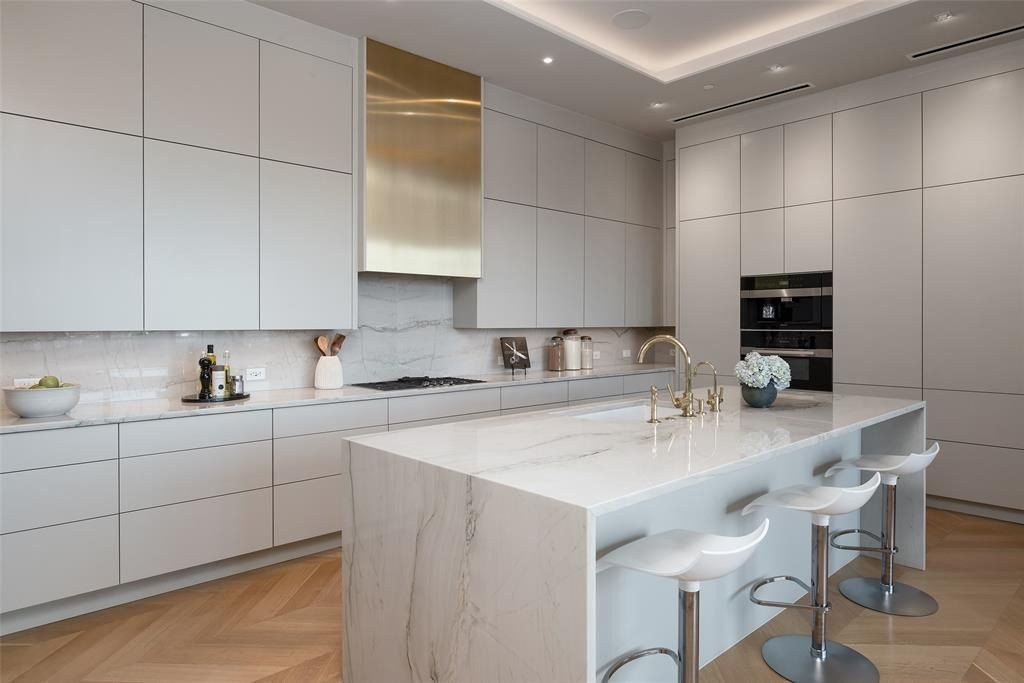 4205 Buena Vista Street. Dallas, TX 75205