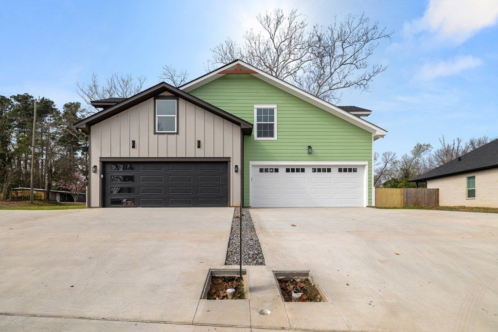 526 Burk Street. Nacogdoches, TX 75961