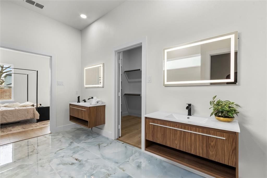 8910 Wadlington Avenue. Dallas, TX 75217