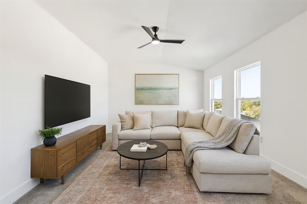 711 Hummingbird Lane. Justin, TX 76247