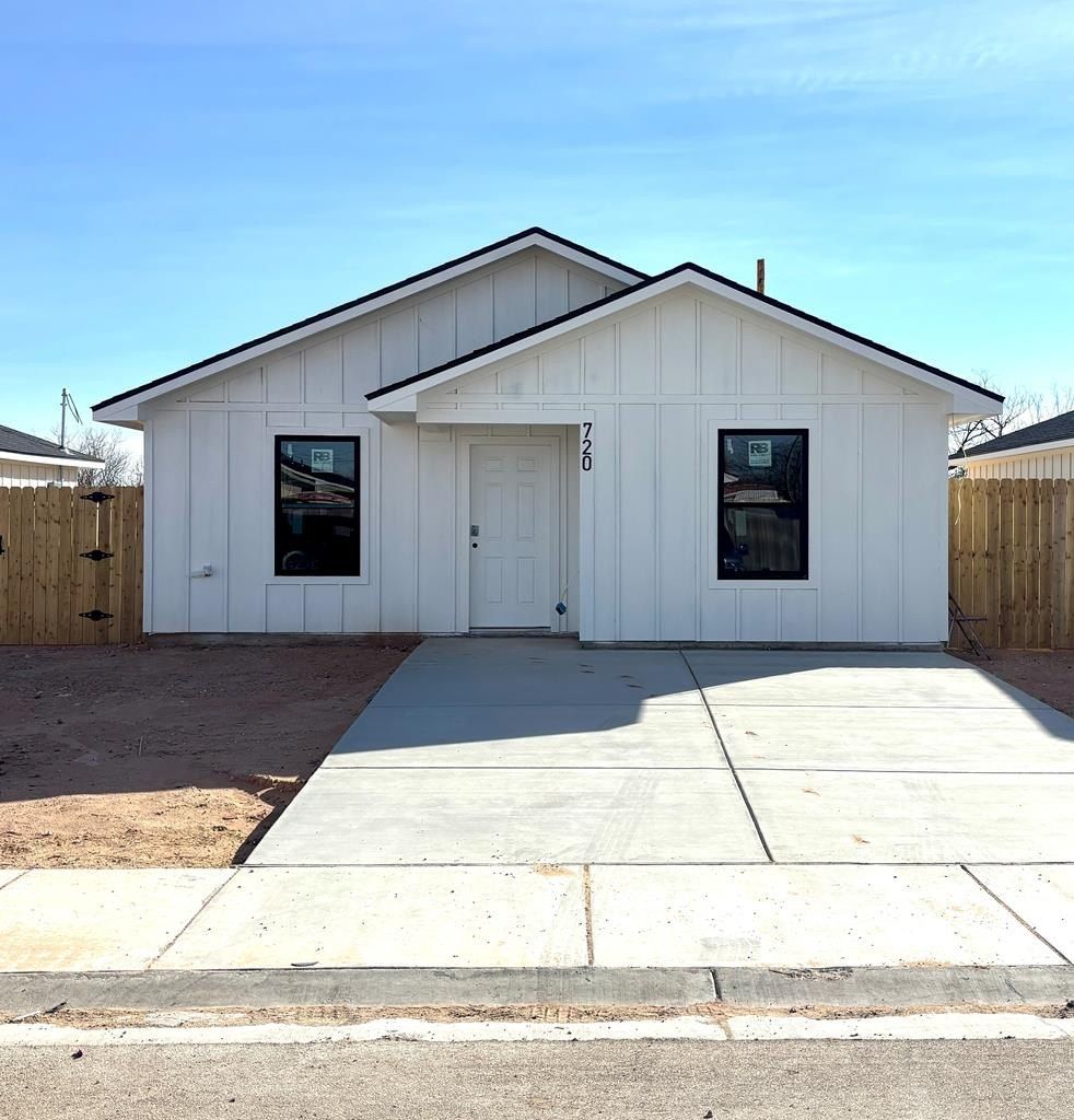 720 N Benton. Midland, TX 79701