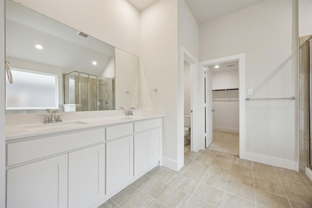 812 Tesslynn Avenue. Godley, TX 76044