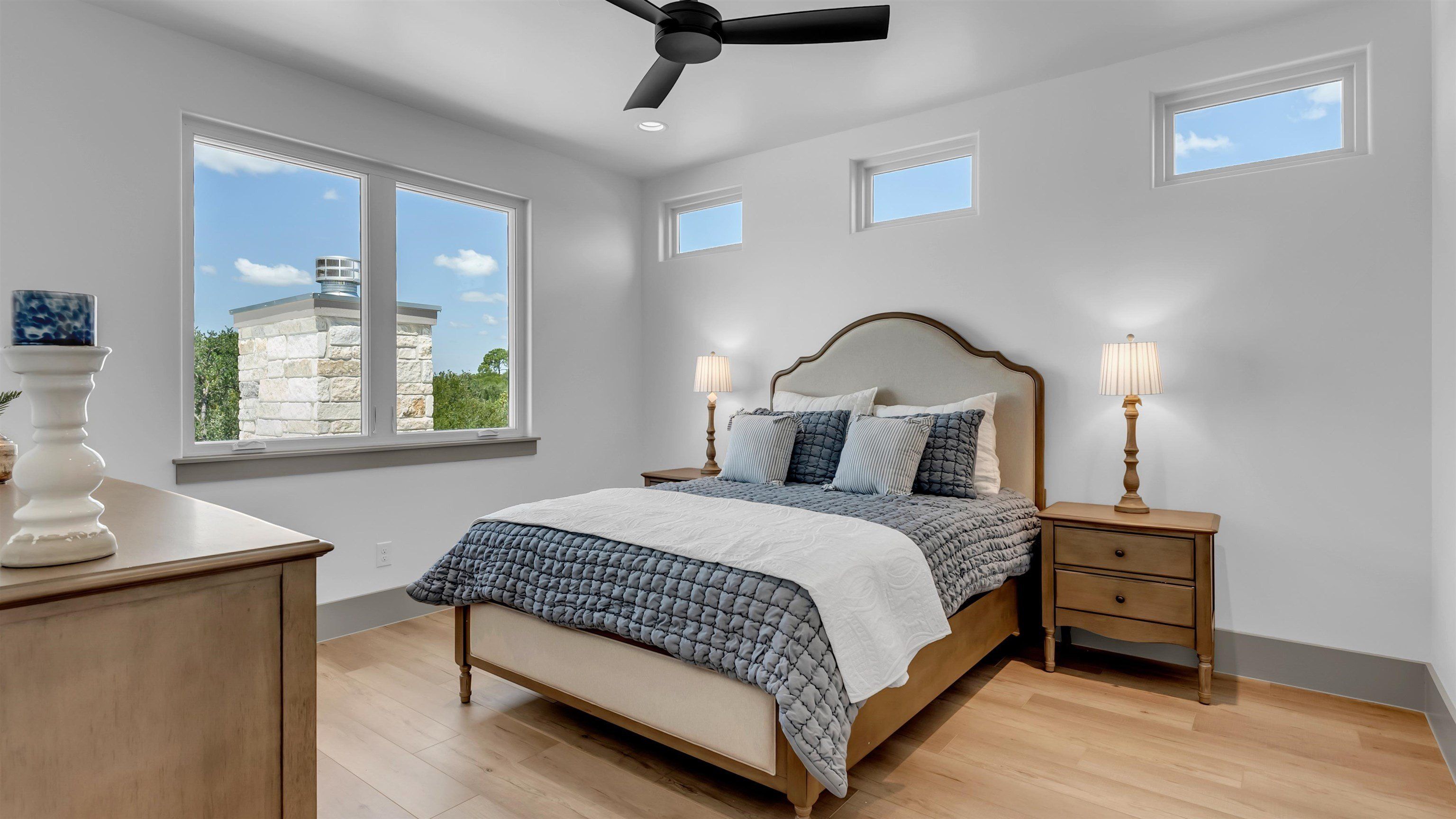 208 E Lakeshore Drive. Sunrise Beach, TX 78643