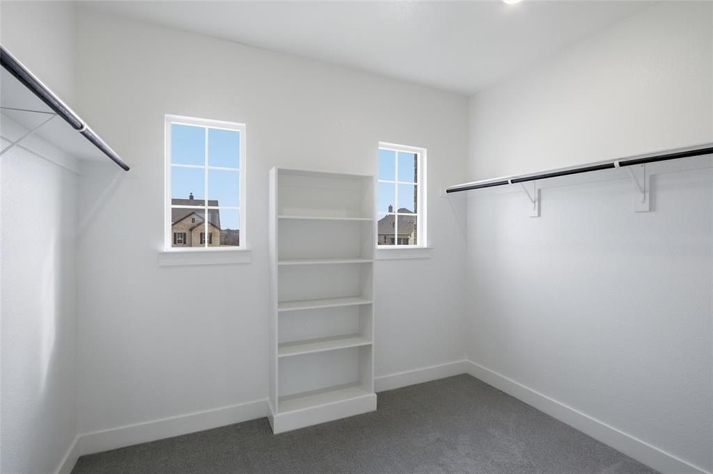 808 Valley Ridge Road. Van Alstyne, TX 75495