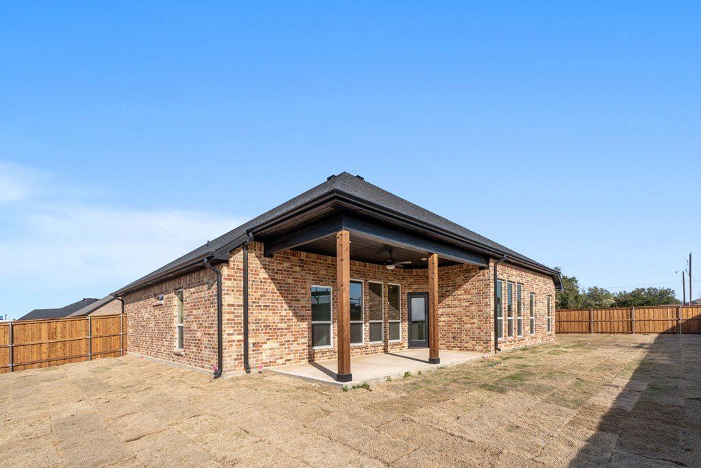503 Limestone Cir. Mabank, TX 75147
