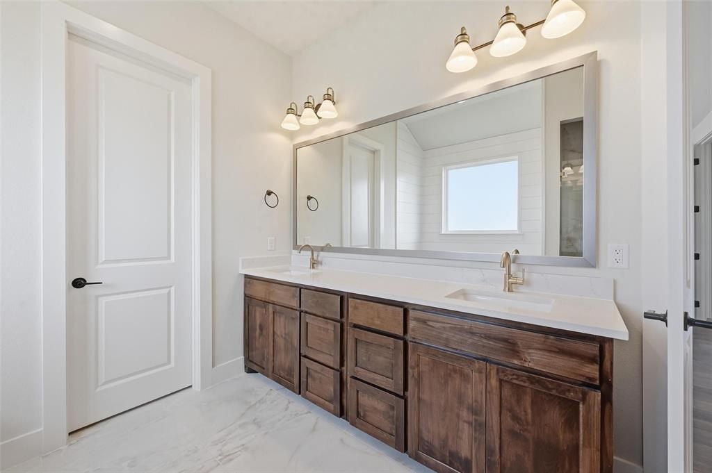 600 Pecos. Aledo, TX 76008