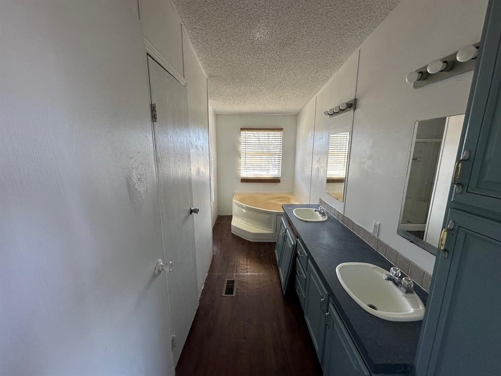 6217 Friesian Drive. Godley, TX 76044