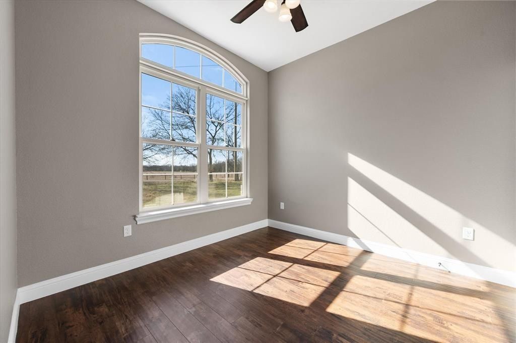 4609 County Road 206. Grandview, TX 76050