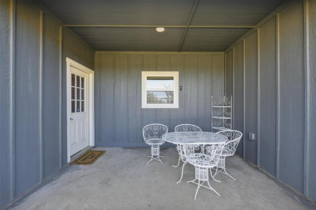 231 Julian Lane. Poolville, TX 76487