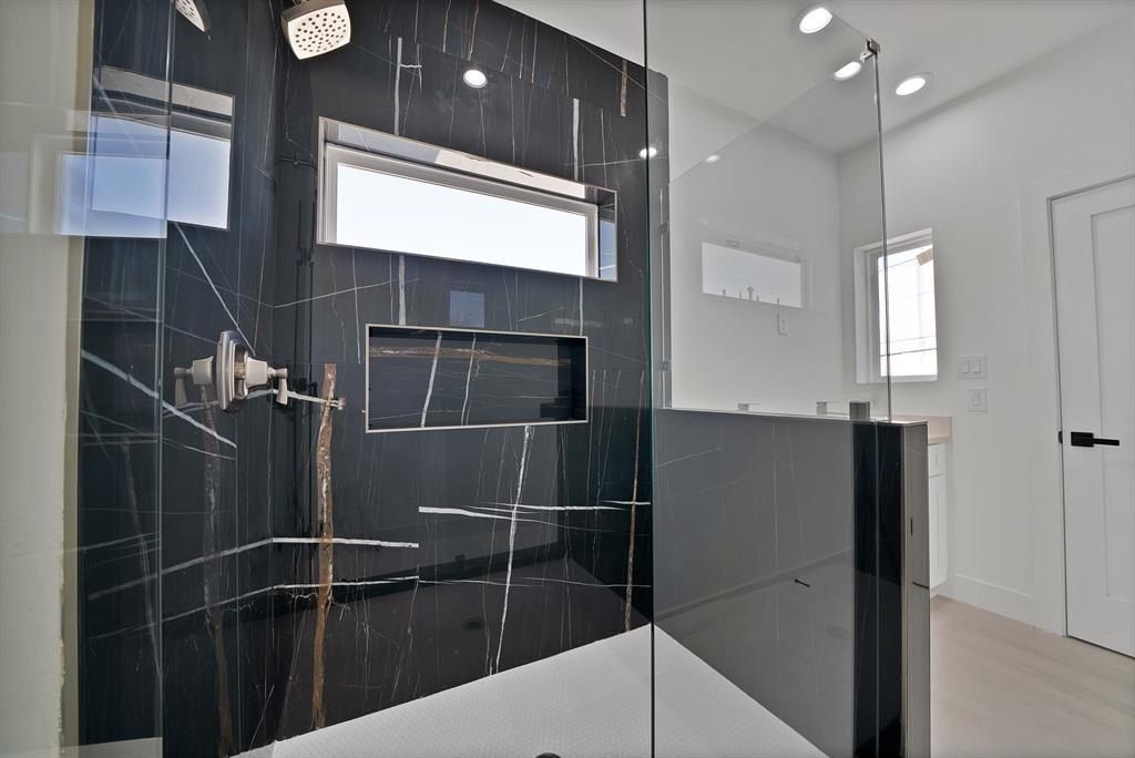 1405 Barry Avenue. Dallas, TX 75223