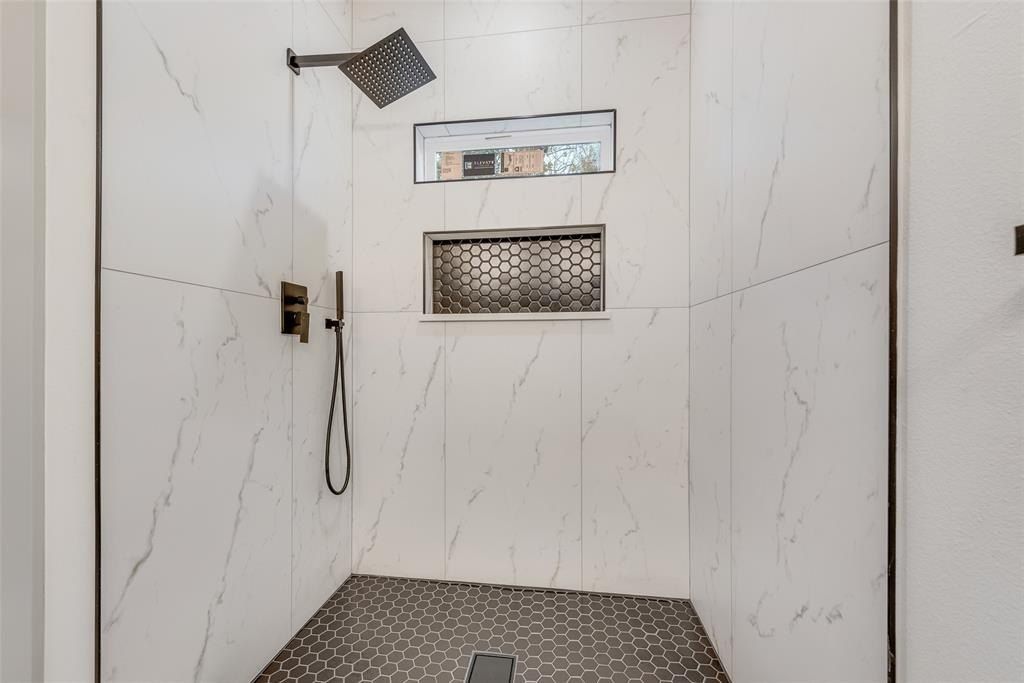 14583 Cherokee Lane. Log Cabin, TX 75148