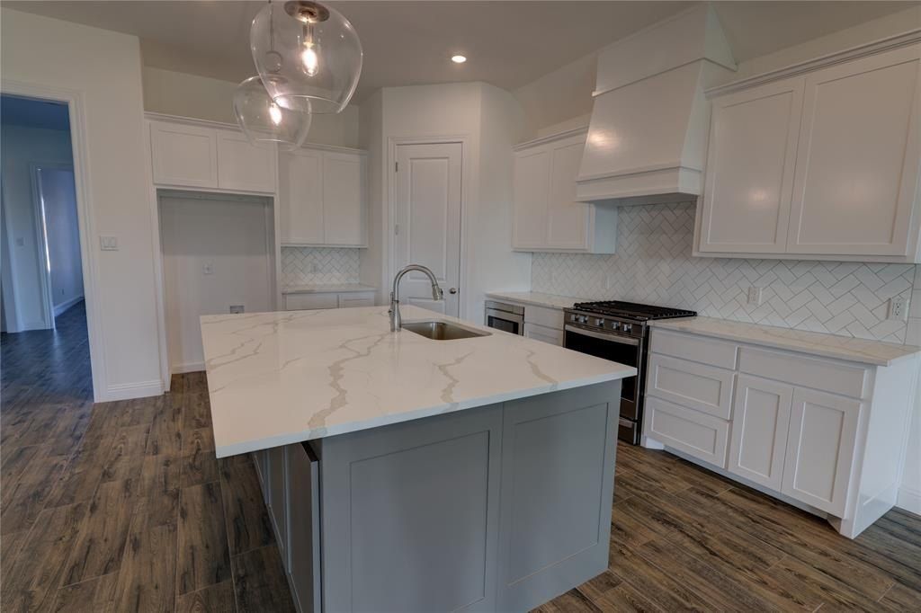 7231 Velvetleaf. Benbrook, TX 76126