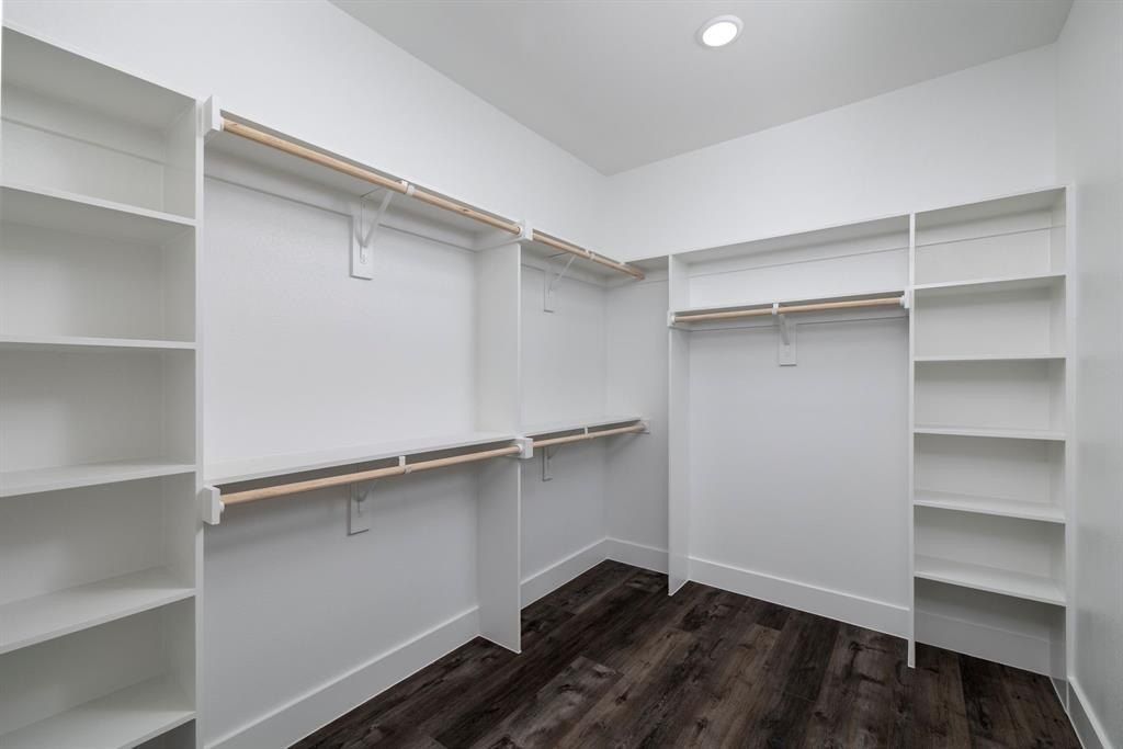 621 Oaklawn Drive. River Oaks, TX 76114