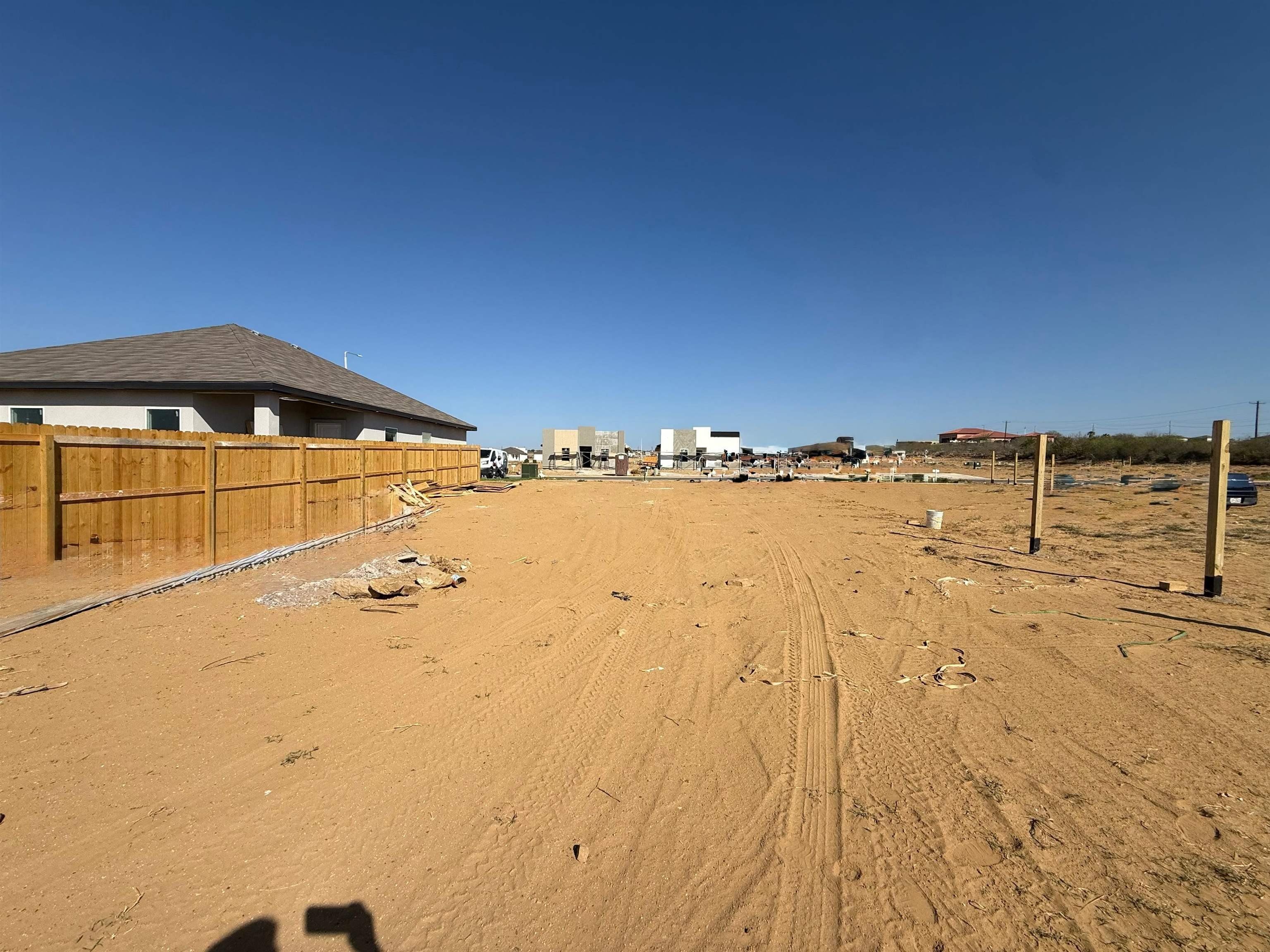 5060 Luna Grande Lp. Laredo, TX 78046