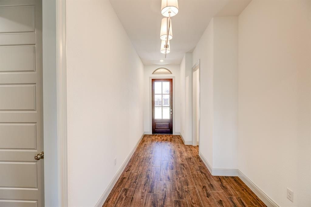 124 Mockingbird Hill. Joshua, TX 76058