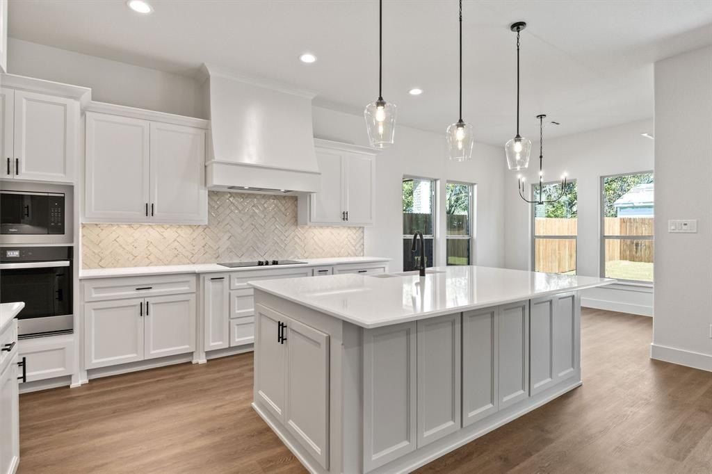 902 Boston Lane. River Oaks, TX 76114