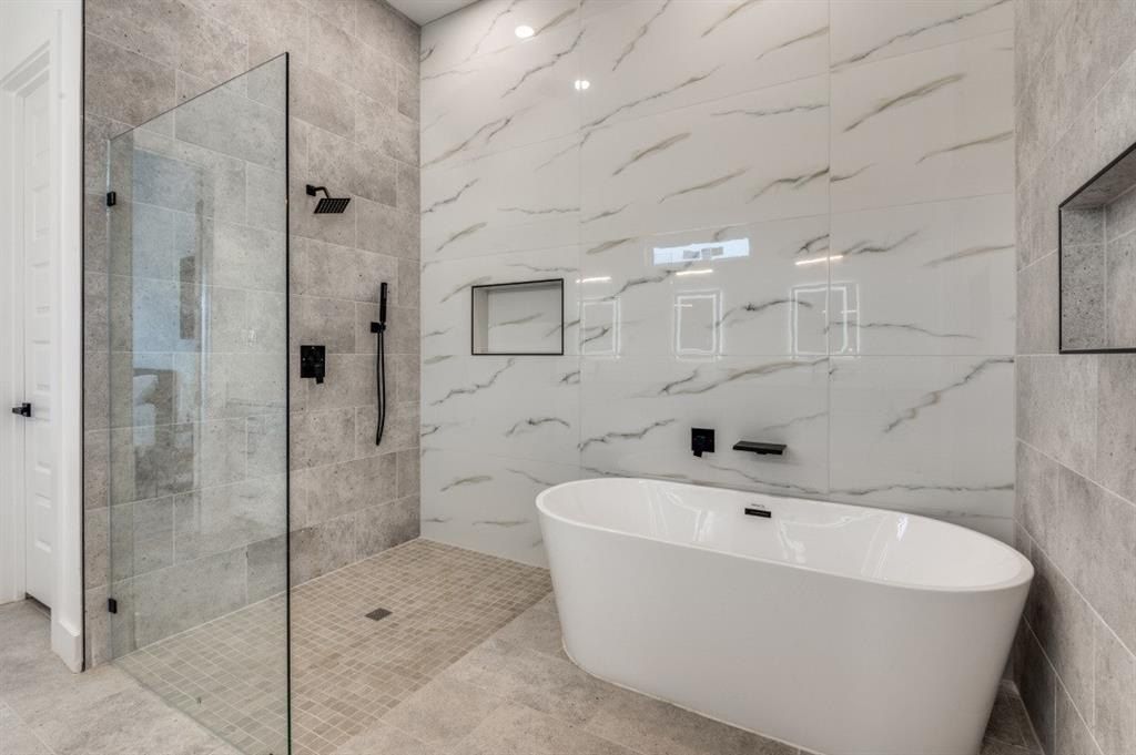 2804 Guymon Street. Dallas, TX 75212