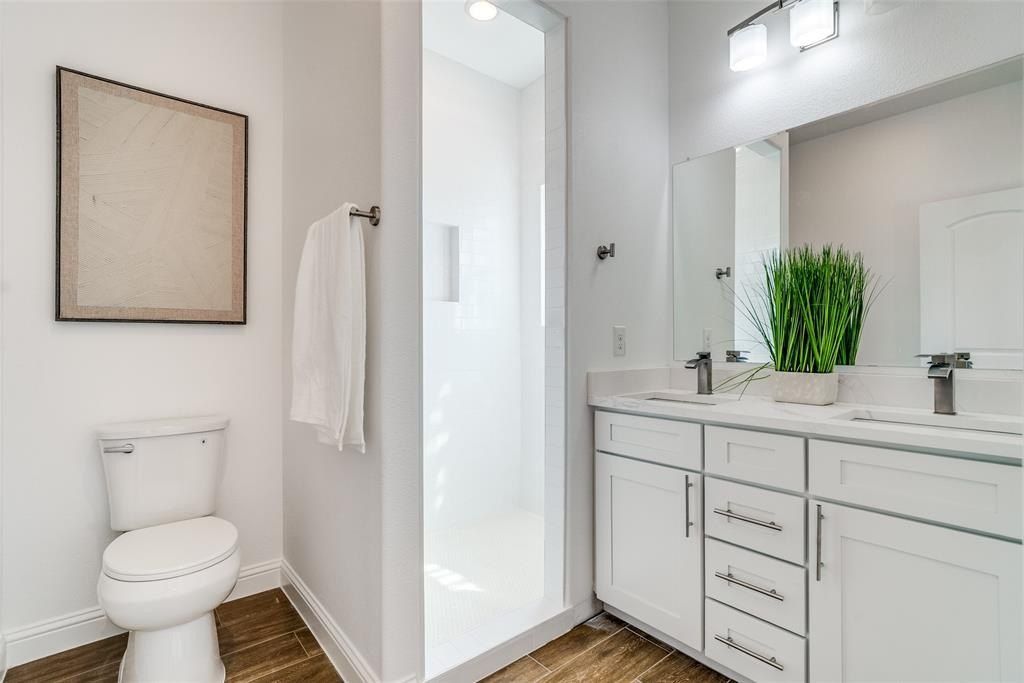 2621 Hillside Drive. Granbury, TX 76048