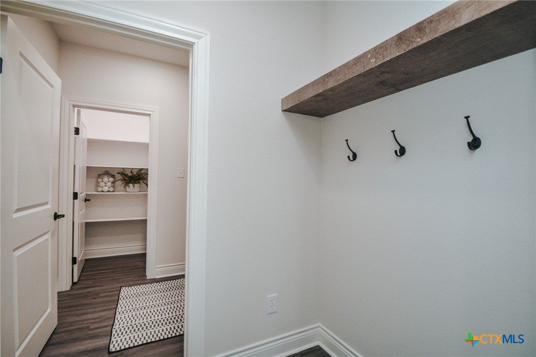 321 Whitetail Lane. Victoria, TX 77905